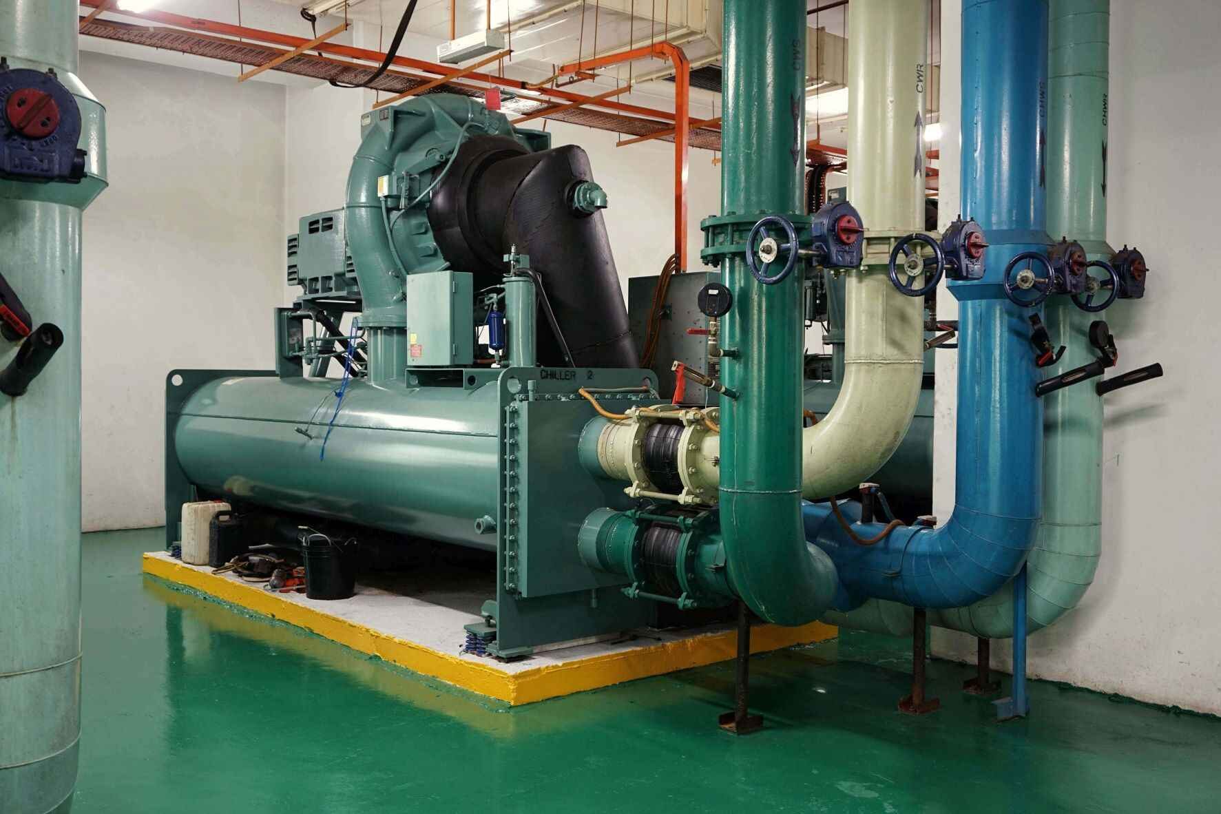 Large water-cooled chillers in a hospital central plant