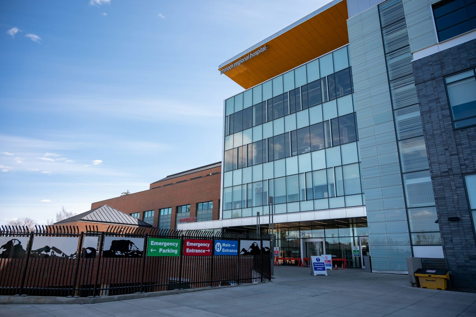Hospital building exterior with rooftop mechanical equipment